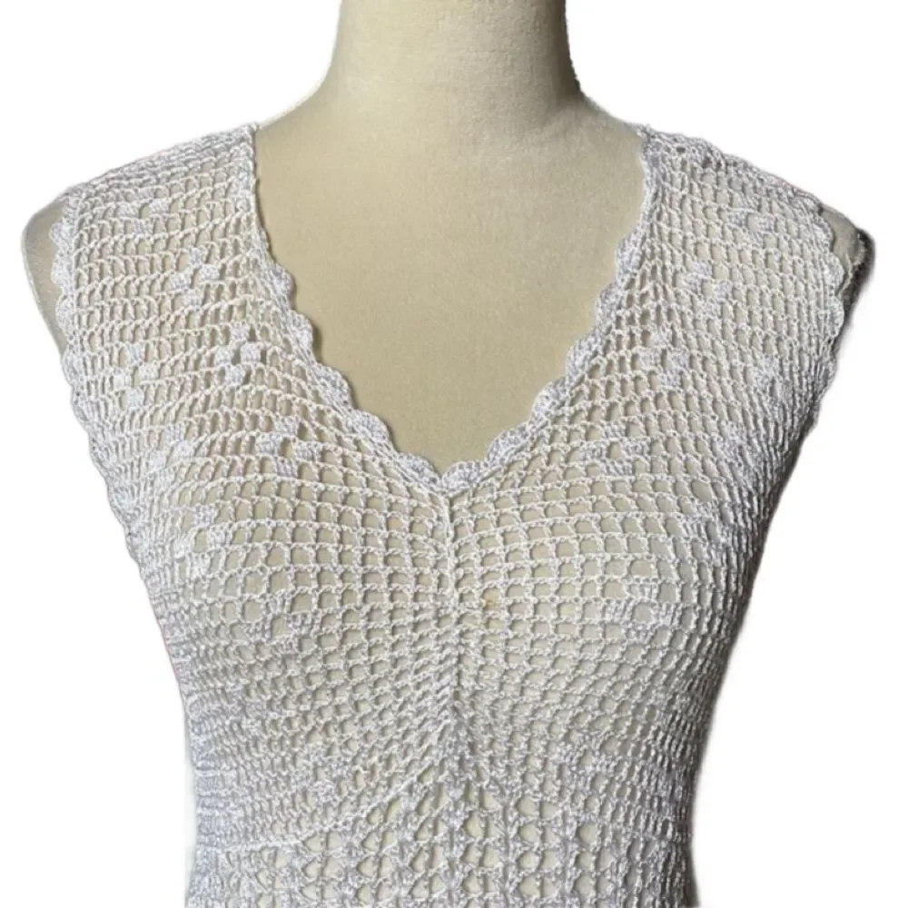 Bette Paige White Sheer Macrame Knit V-Neck Sheer Sleeveless Top (Size: Small)
